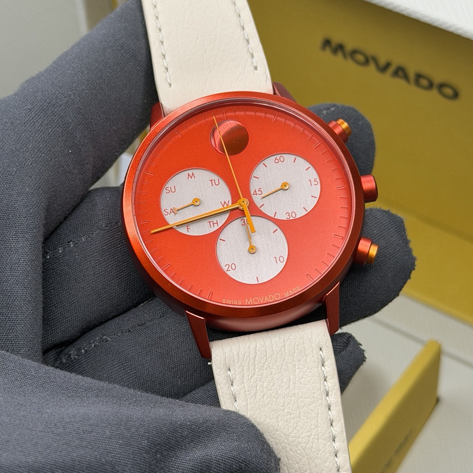 NEW✅SWISS✅ Movado FACE Red Dial Cream Leather Chrono Aluminum Men Watch 3640150