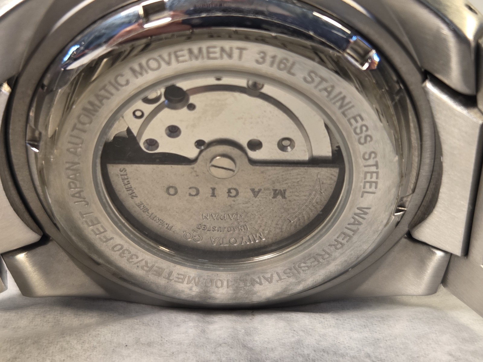 MAGICO CARBONMATIC AUTOMATIC Men’s Watch Model W51562 Stainless 21J Carbon Fiber