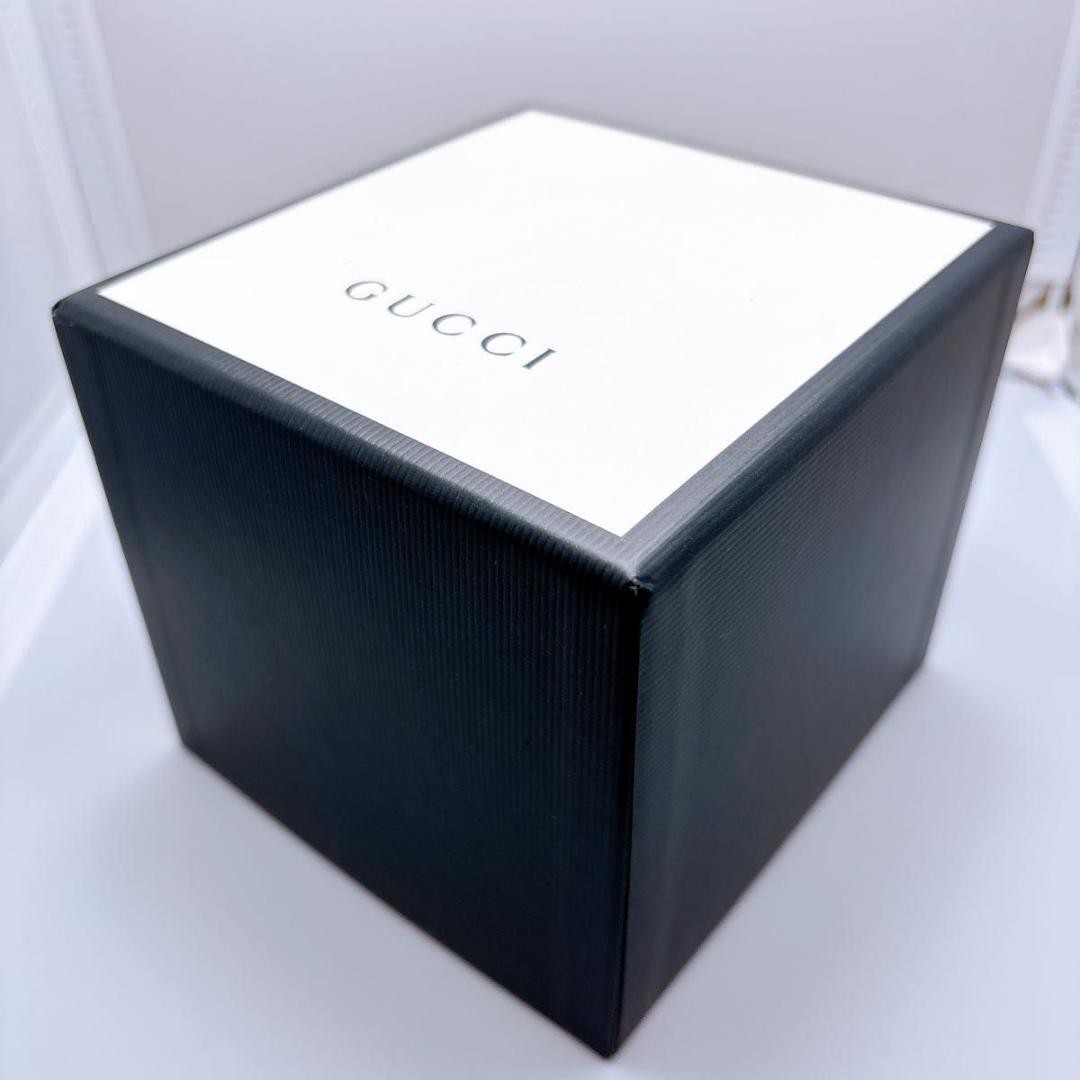 GUCCI 357 GUCCI 147.4 G Frame Bee Shell Square Watch