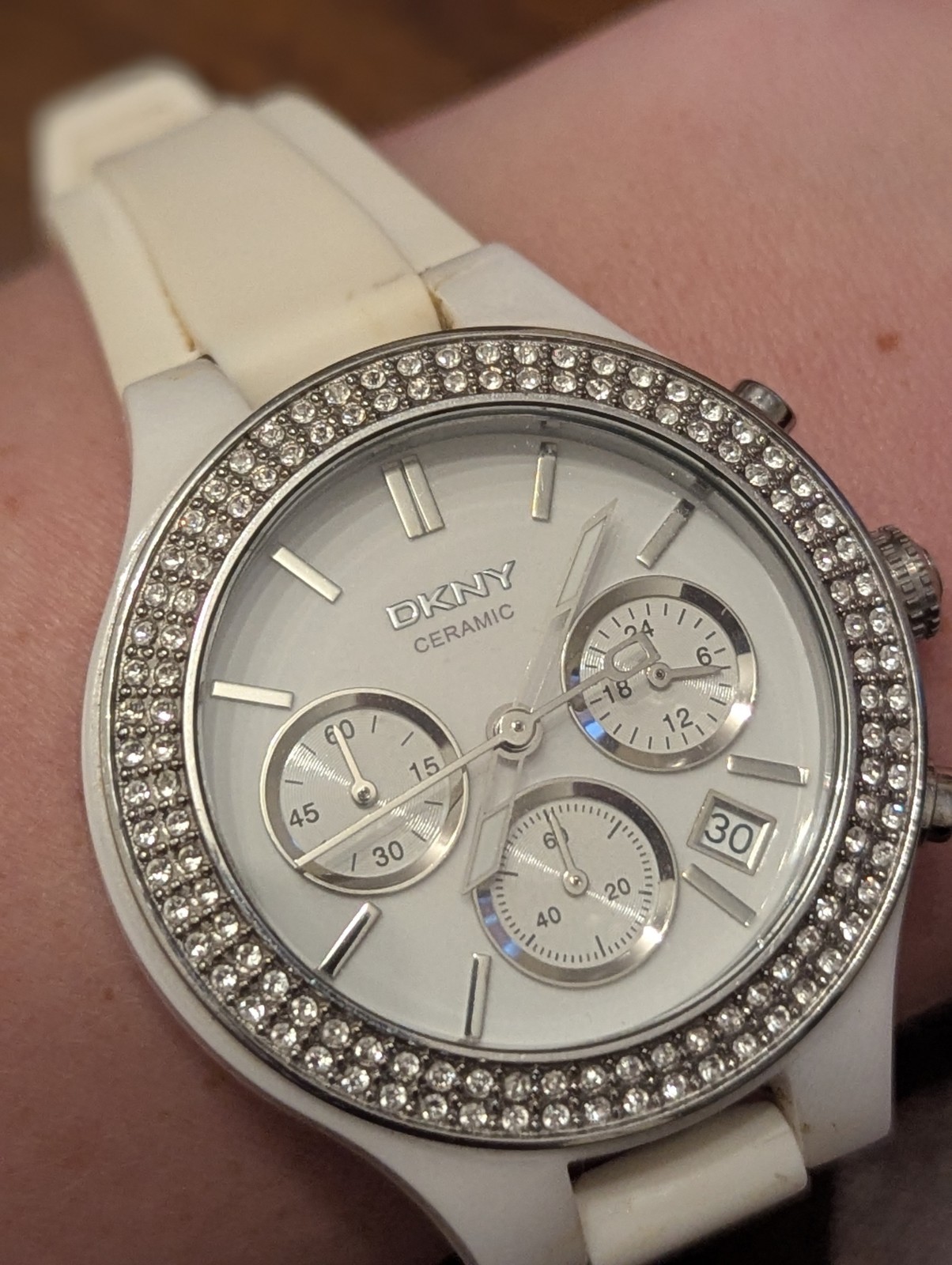 DKNY NY8185 Women’s Chronograph Ceramic Watch White/Silver Crystals NEW BATTERY
