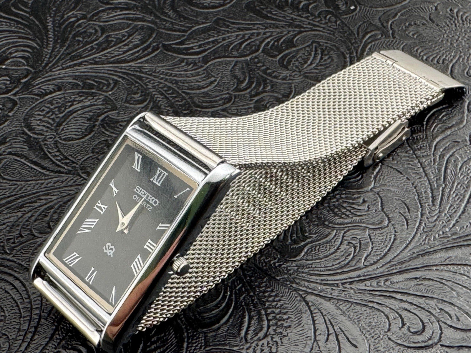 BLACK DIAL Vintage Seiko Slim Quartz Men’s Wrist Watch