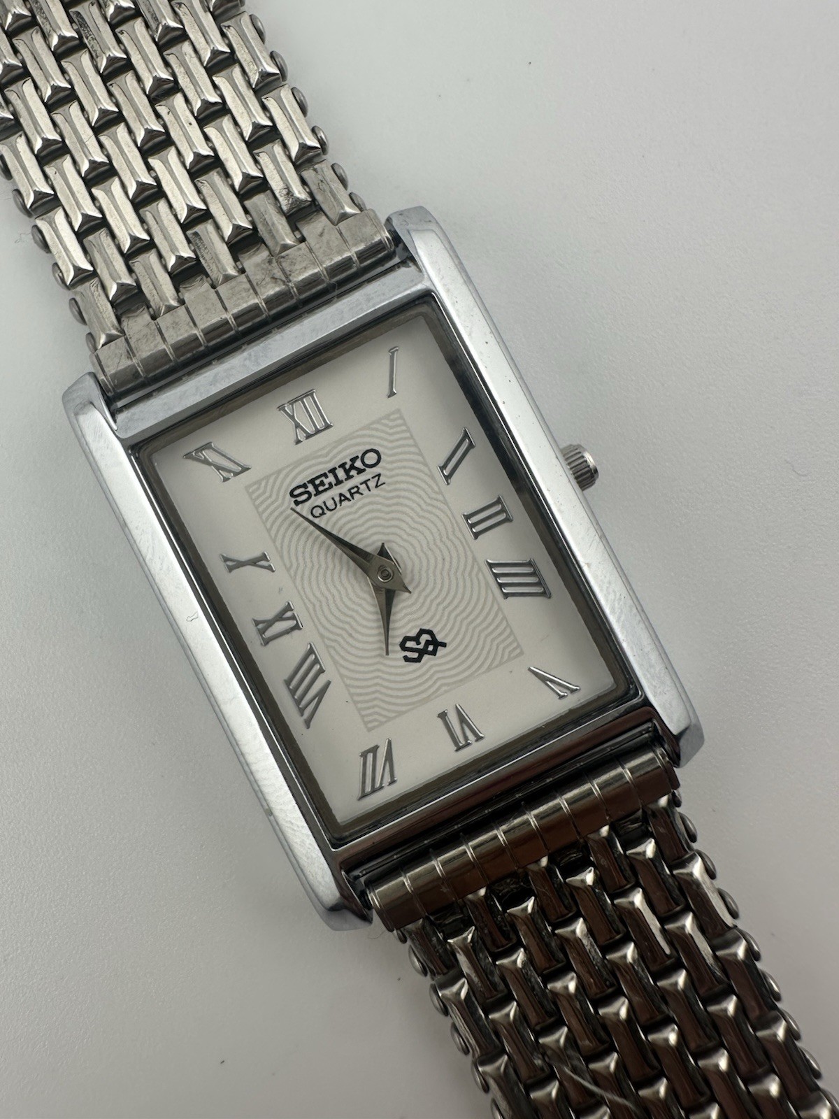 WHITE DIAL Vintage Seiko Slim Quartz men’s Wrist Watch