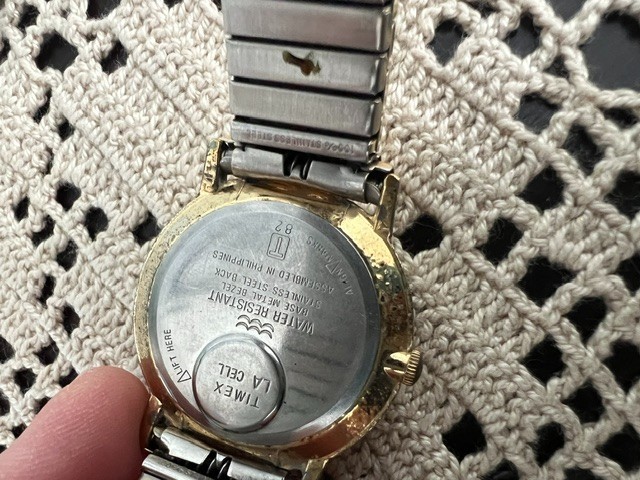 VTG Timex Men’s Gold Tone Round Classic Watch – New Battery