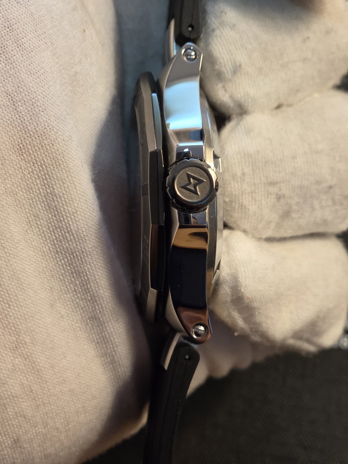 Edox Delfin Automatic 43mm Blue Sunburst Dial