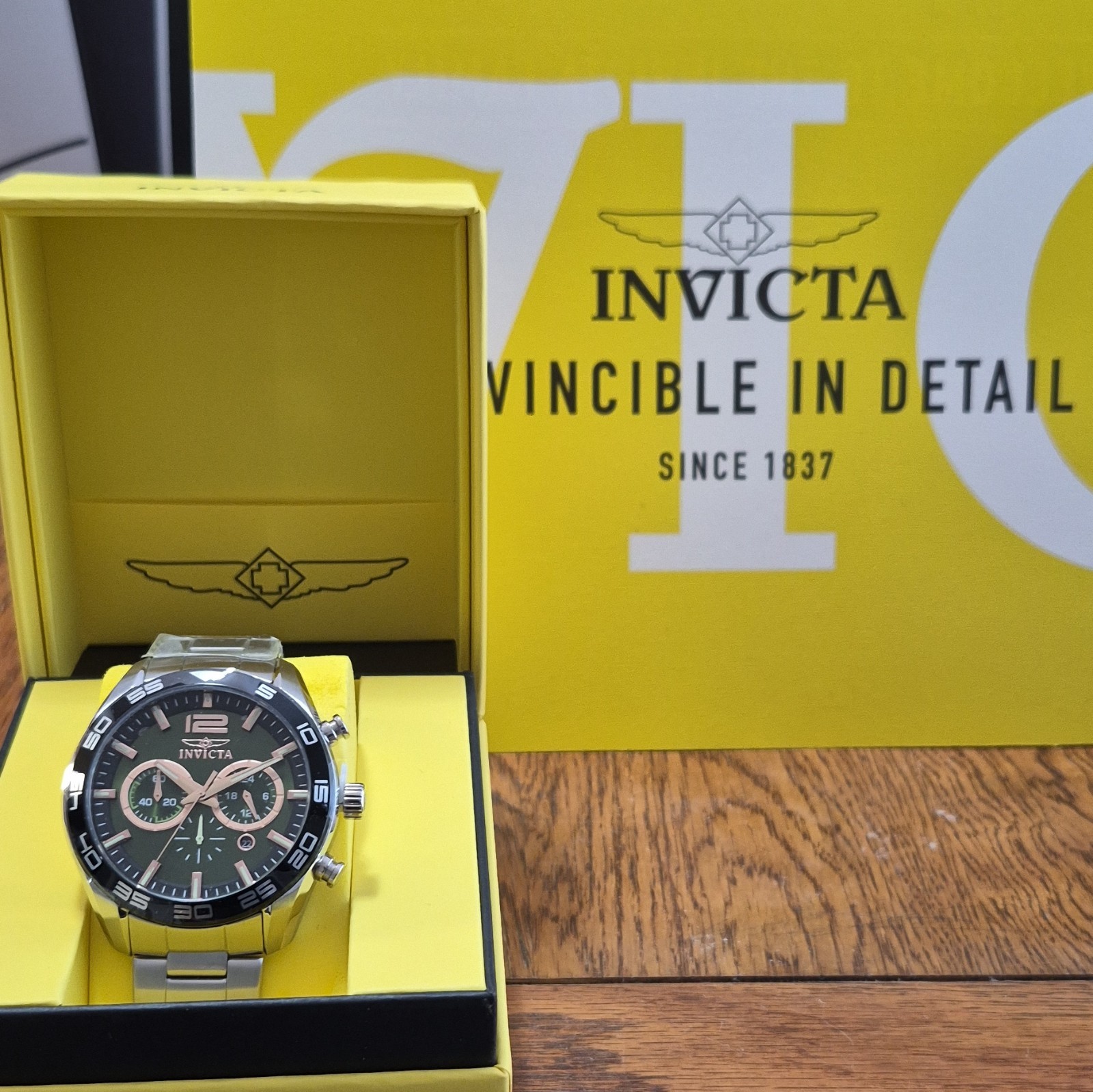 Invicta Speedway Dynamite Men’s Quartz Chrono 46.5mm Red Dial SS Bracelet w/ Box