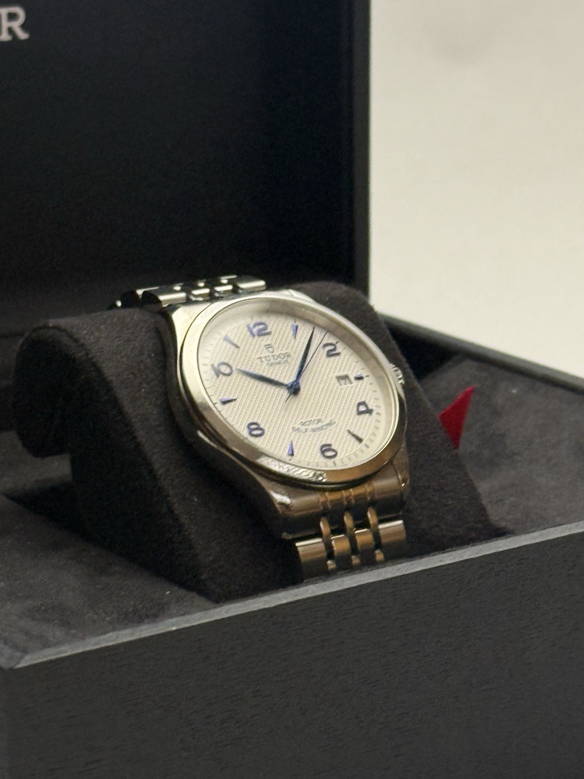 Tudor White Dial Blue Number 1926 M91550-0005 Men’s Watch Automatic 39mm Date