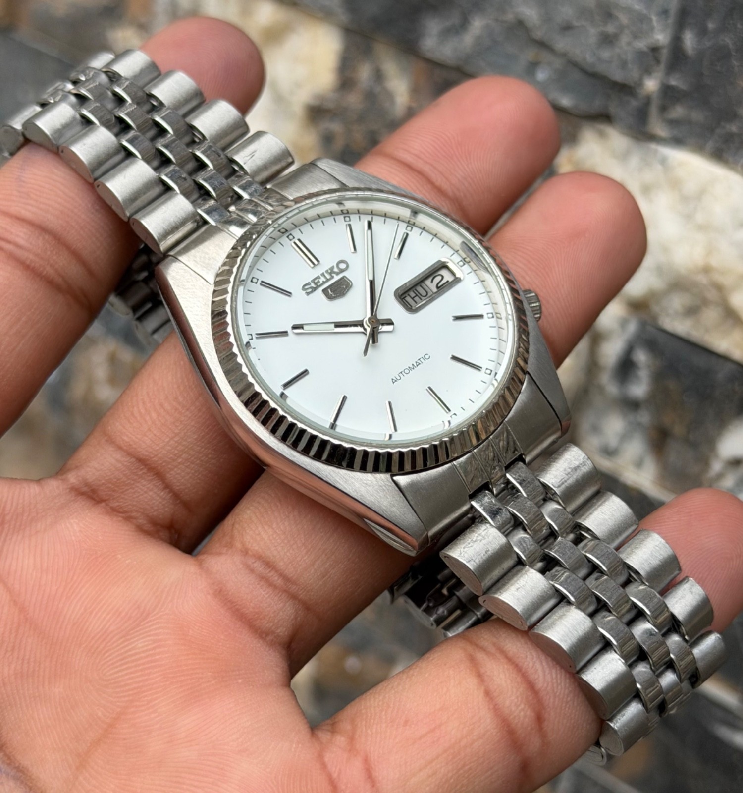 Vintage Seiko 5 Automatic 7009-3111 SNXJ-89 Silver Tone Fluted Bezel Men’s Watch