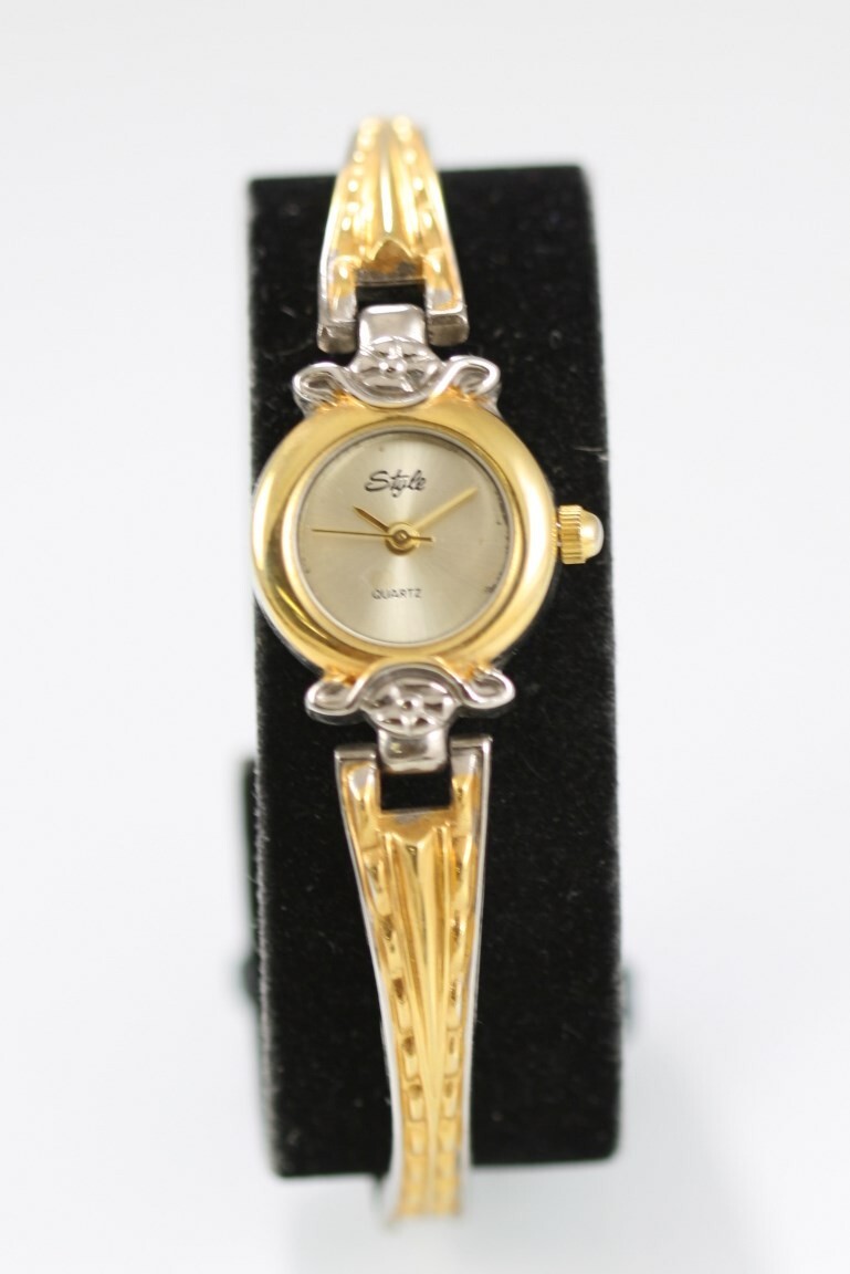 Style Watch Women Stainless Steel Silver Gold Water Resistant Battery Quartz