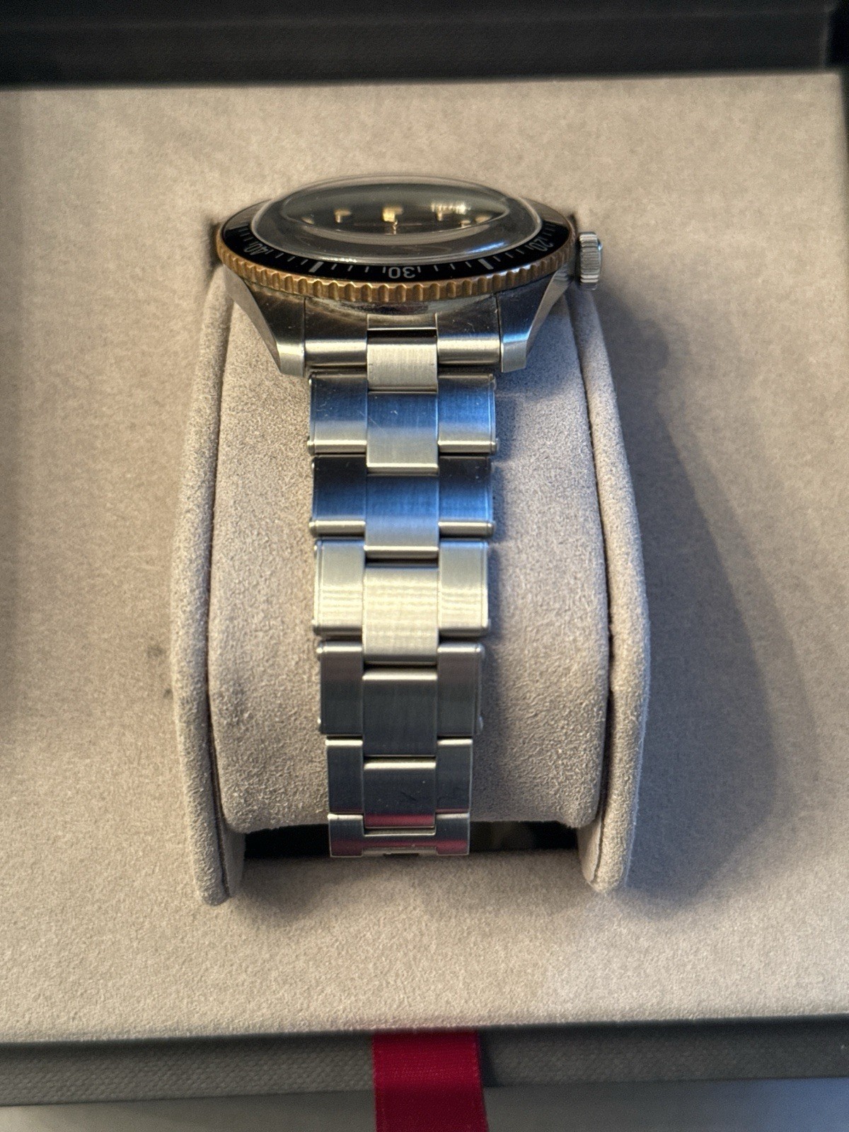 Oris Divers Men’s Black Watch – 01 400 7772 4054-07 8 20 18