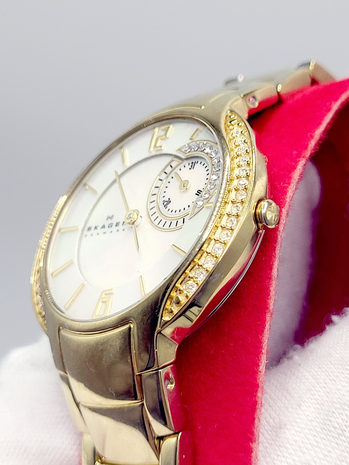 [Works] Skagen Denmark Mineral Crystal Quartz Analog Ladies Watch MOP Dial