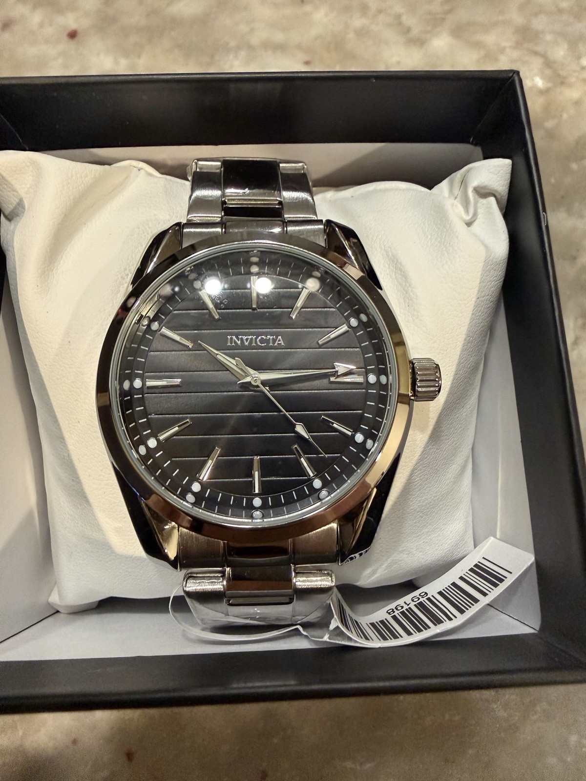 Invicta Valiant Men’s Quartz Silver Stainless Bracelet Watch Black Dial Box