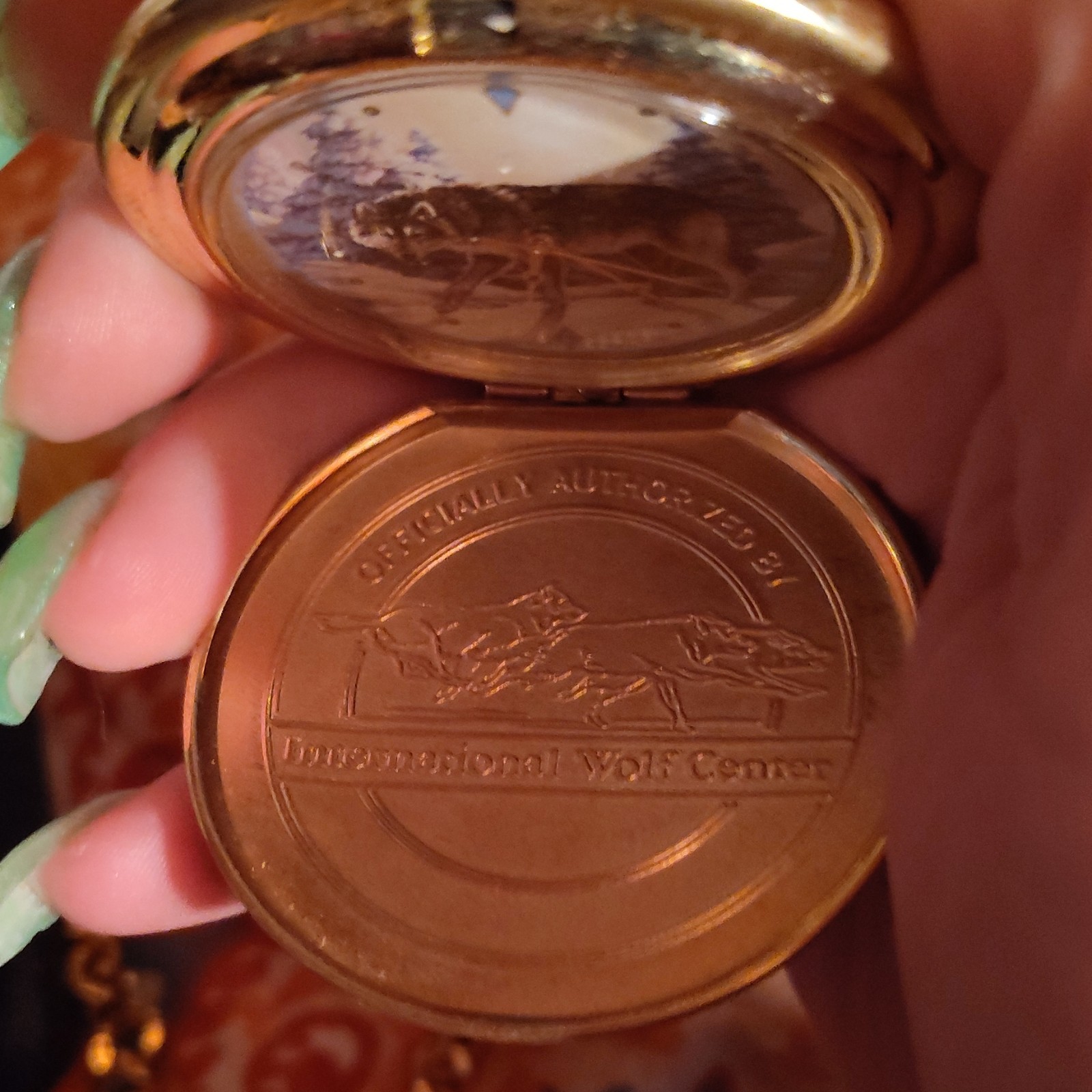Wolf Theme Full Hunter Pocket Watch w/ Chain – Quartz – Yellow Gold Tone