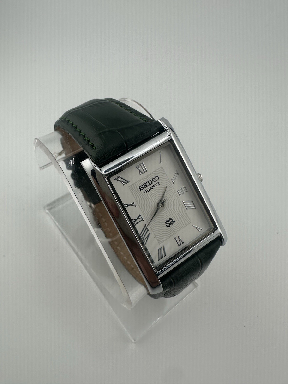 WHITE DIAL Vintage Seiko Slim Quartz men’s Wrist Watch