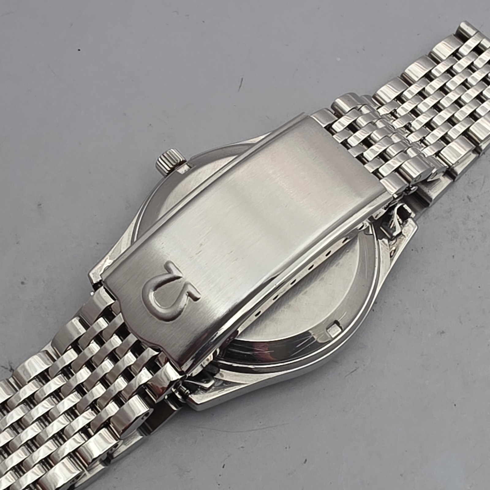 Vintage OMEGA Seamaster men’s automatic watch Ref:166.0278 day/date swiss 1982