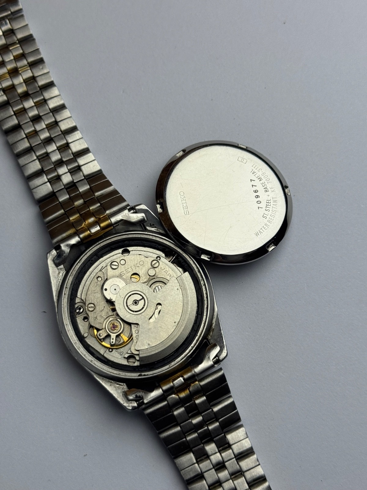 Vintage Seiko 5 7009 Automatic White Dial Fluted Bezel Two Tone Jubilee Men’s