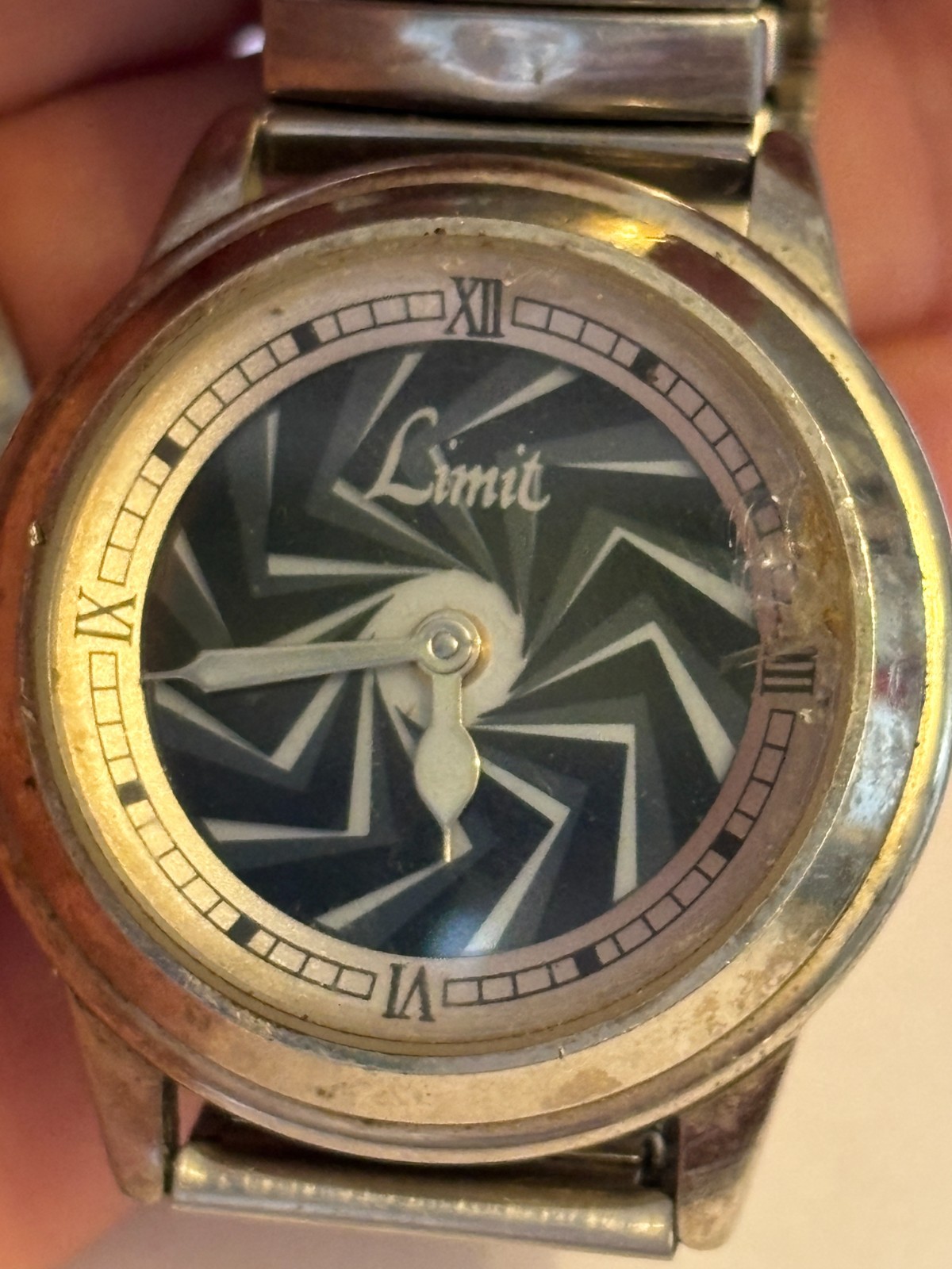 Limit – Silver gents stretch watch with swirling black grey and white zig zag