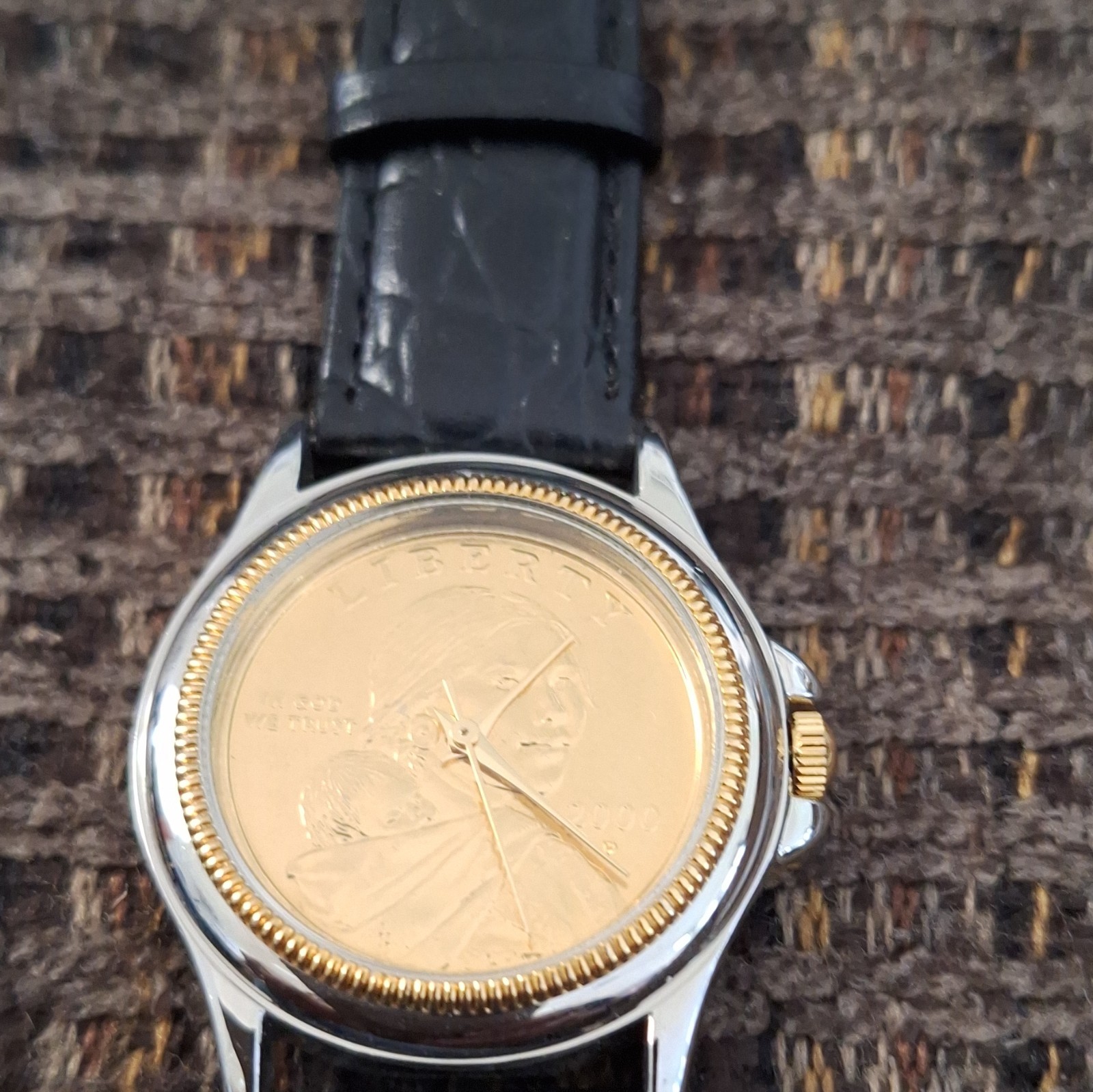 SAC WATCH Quartz Analog Wristwatch Gold Dial Gold Bezel Black Faux Leather Strap