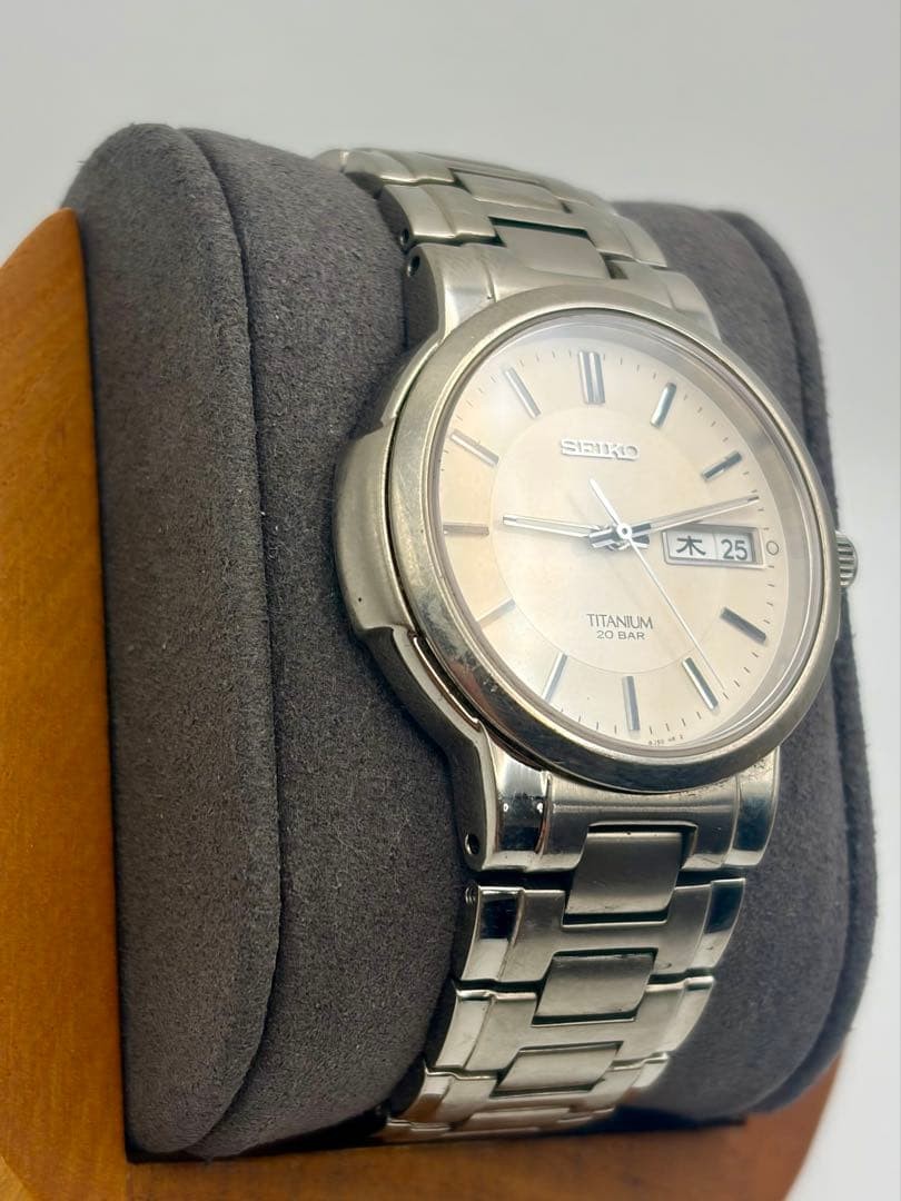 SEIKO Titanium 7N43 7B80 wristwatch quartz