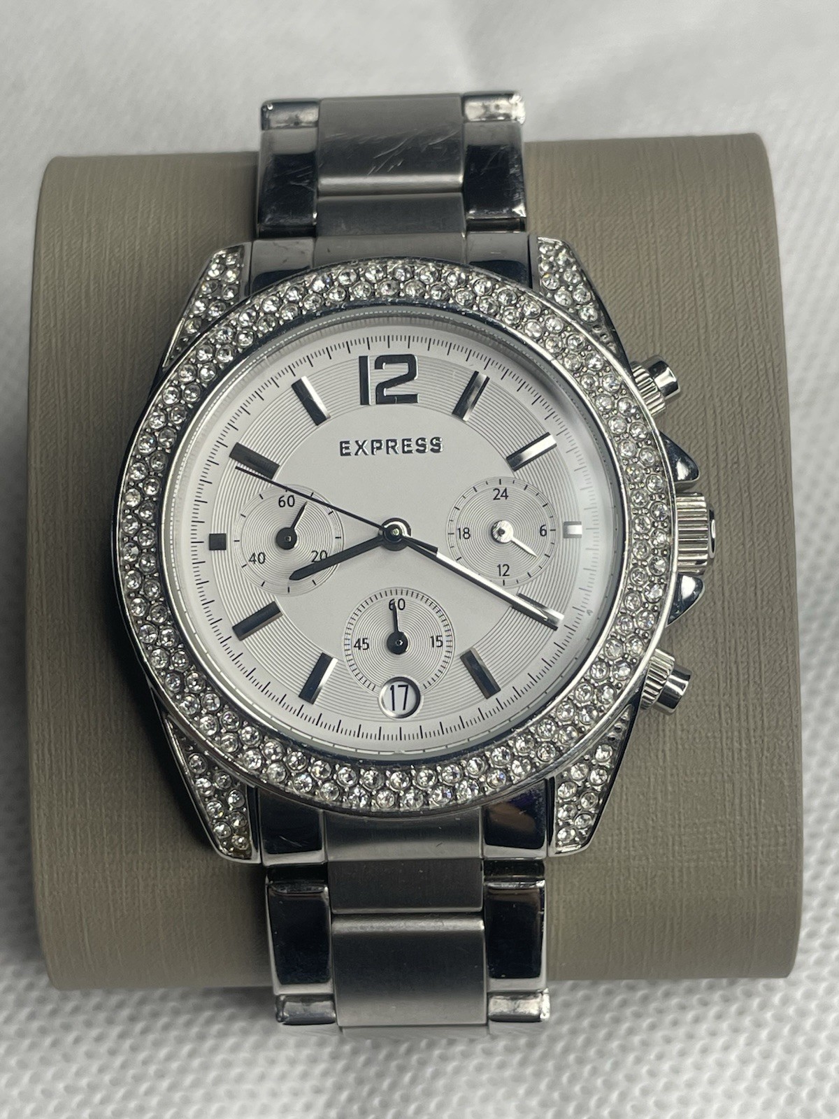 Vintage Express Chrono Date Crystals Bezel Watch Silver White FMDEX1405 IF194
