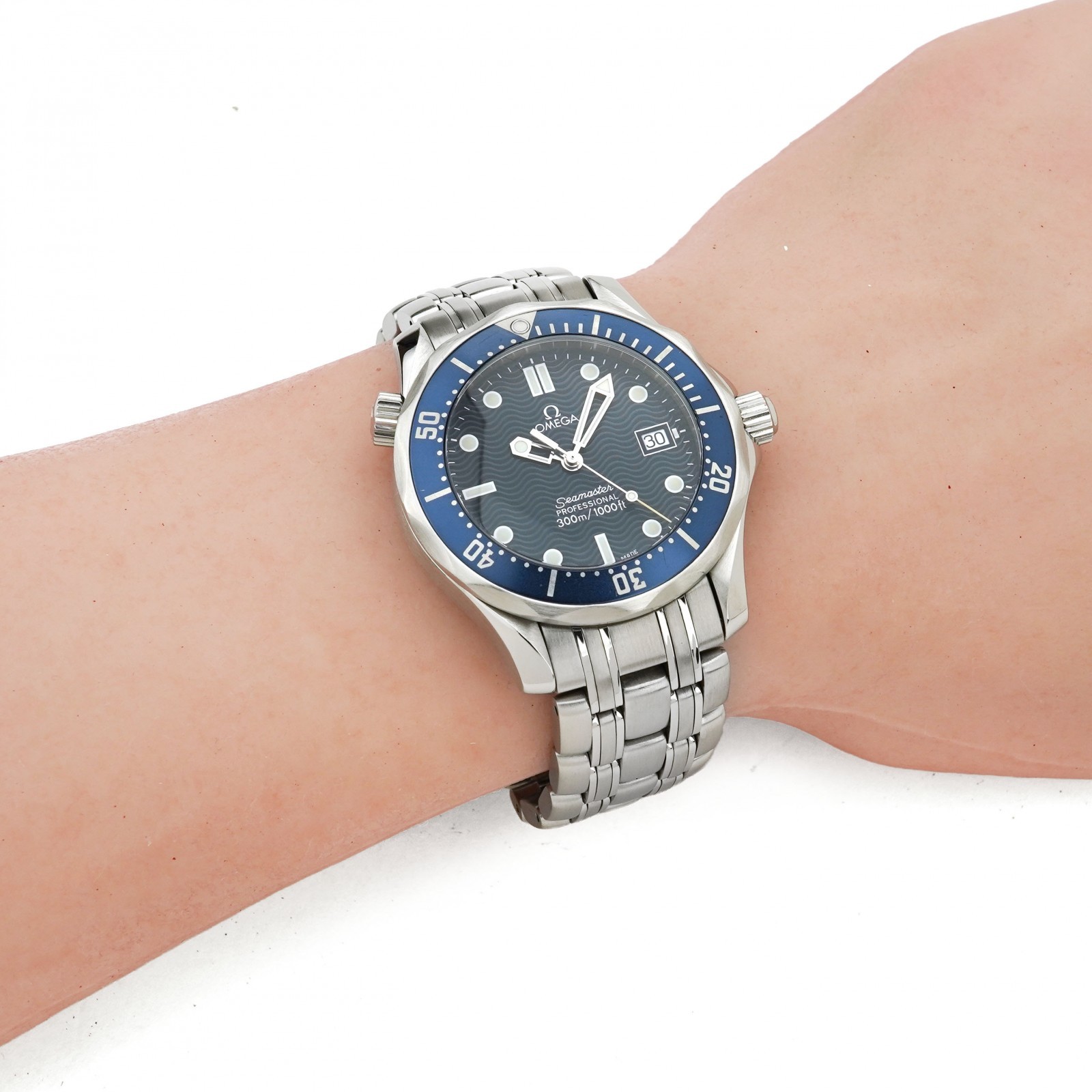 OMEGA Seamaster Professional Diver 2561.80.00 Quartz Blue Dial Men