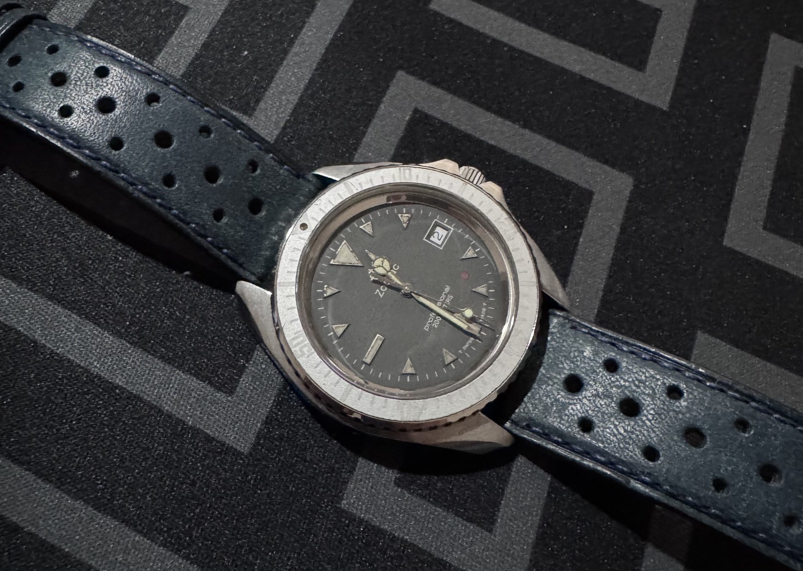 Zodiac Red Dot 106.16.21 “Monnin Diver” Vintage Professional Quartz 200m Watch