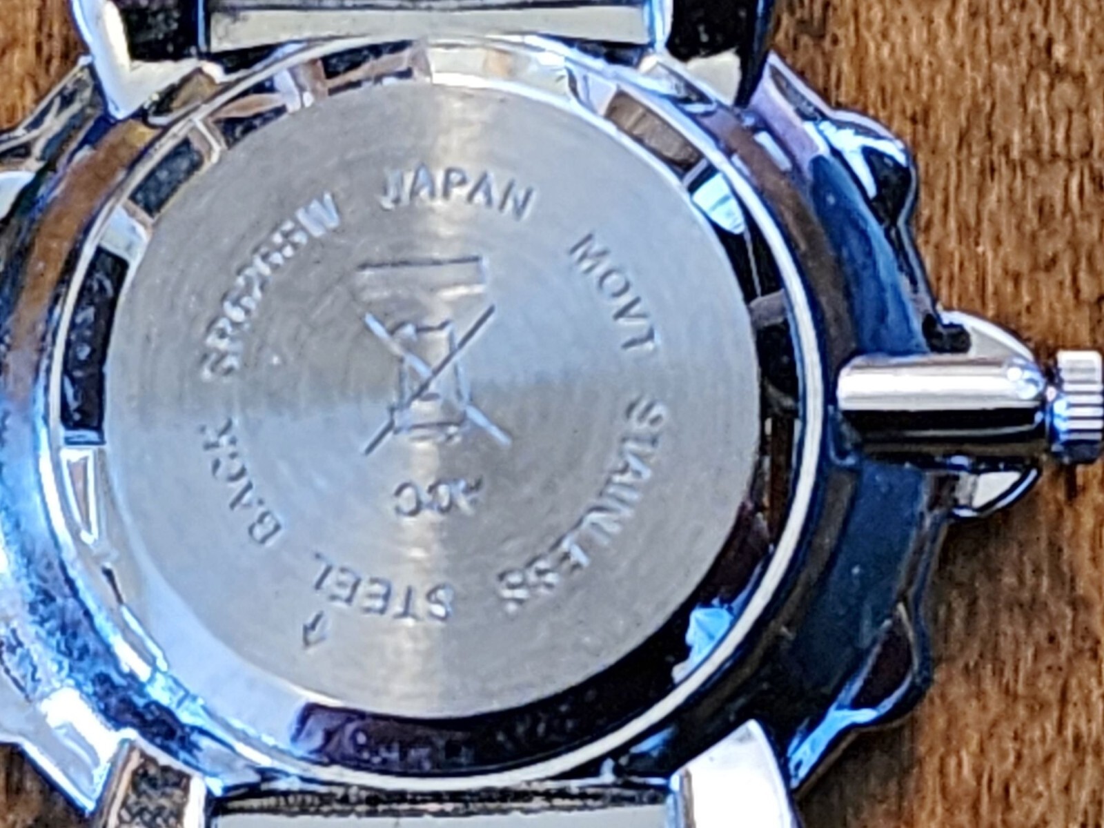 AVON Holiday Snowflake Silvertone Watch w Silver Band 9.5″ total length WORKS
