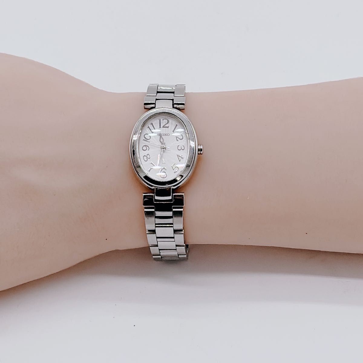 Seiko Quartz Ladies Watch Oval Silver Dial Stainless Japan