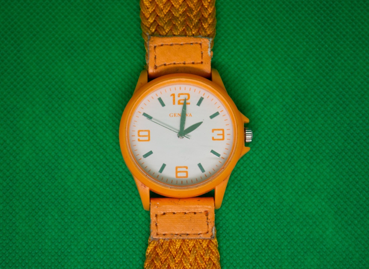 Orange Geneva Quartz Watch – Round Case – Woven Band – Working