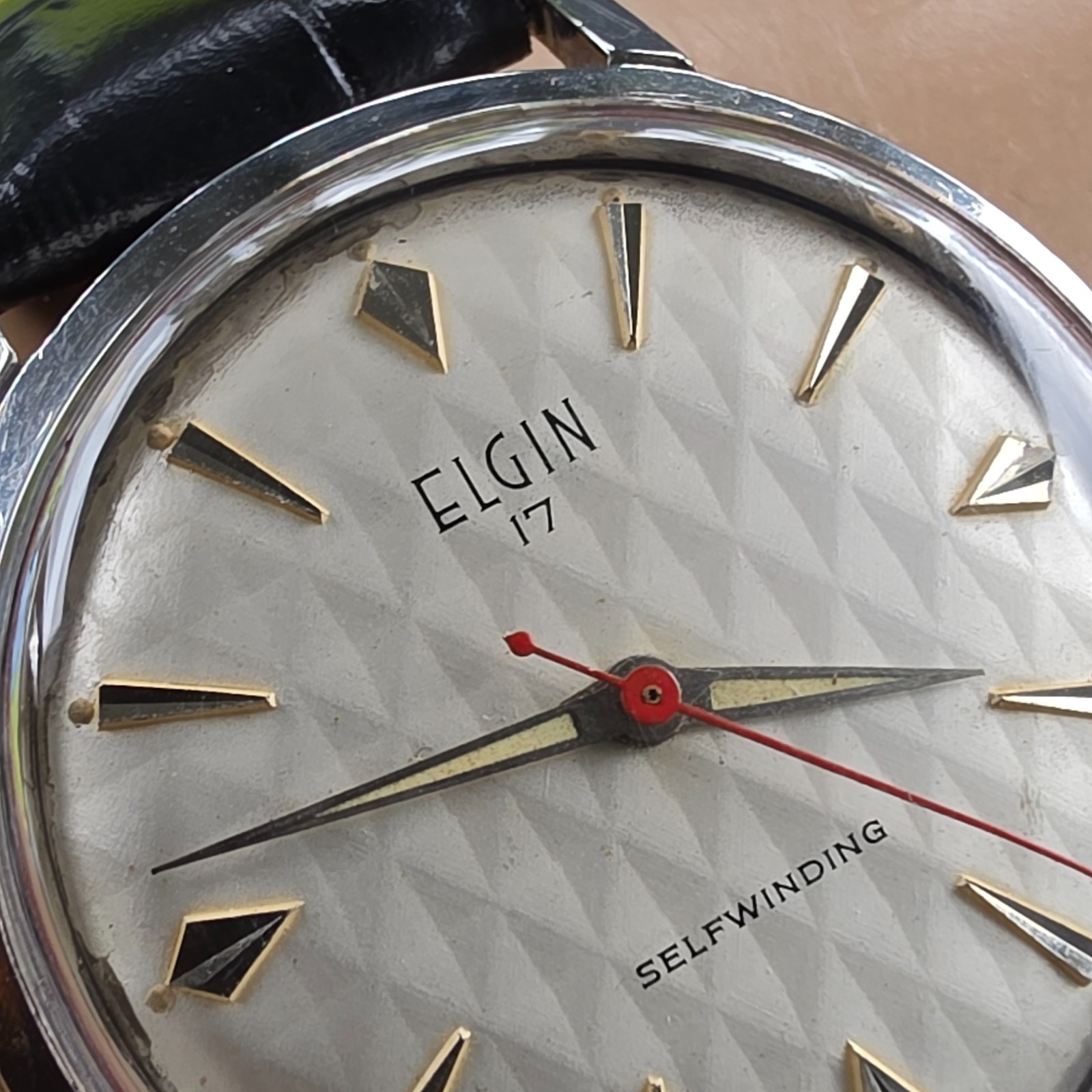 Rare Vintage ELGIN men’s automatic watch Diamond Pattern dial swiss 1960s