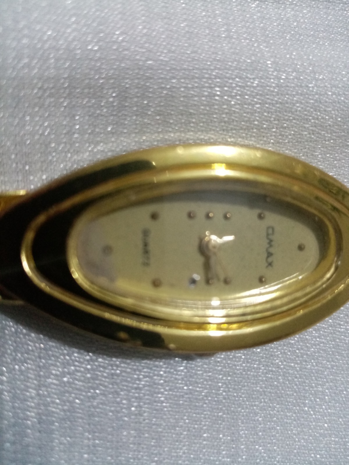 Vintage OMAX Ladies Gold Tone Quartz Watch Oval Face Working Stainless Back