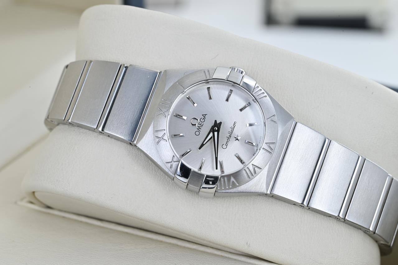 Ladies Omega Constellation Watch 123.10.24.60.02.001 – 24mm Silver Dial 2010
