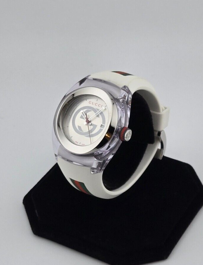 Gucci Sync L Women’s White Rubber Strap Quartz Watch – YA137302 ($670 MSRP)