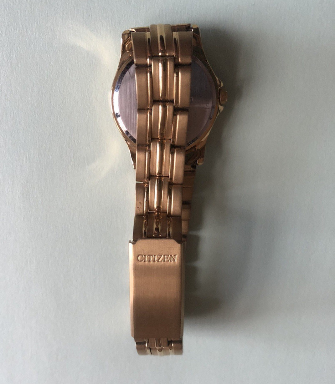 Ladies Citizen Quartz Watch with tri- fold centre fastening clasp. (6)