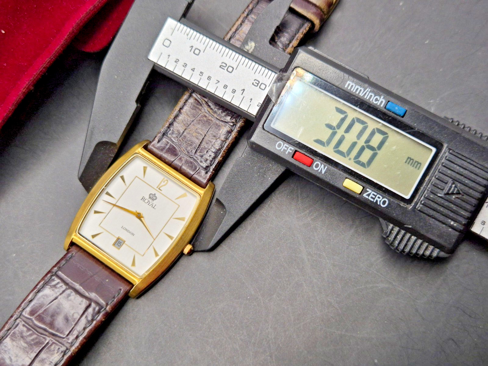 ROYAL LONDON Men’s Tonneau Shape Case Leather Strap Quartz Watch-Working