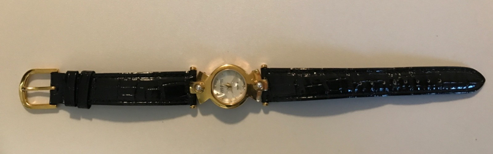 Joan Rivers Classics Quartz Wristwatch White Face Faux Pearls (untested)