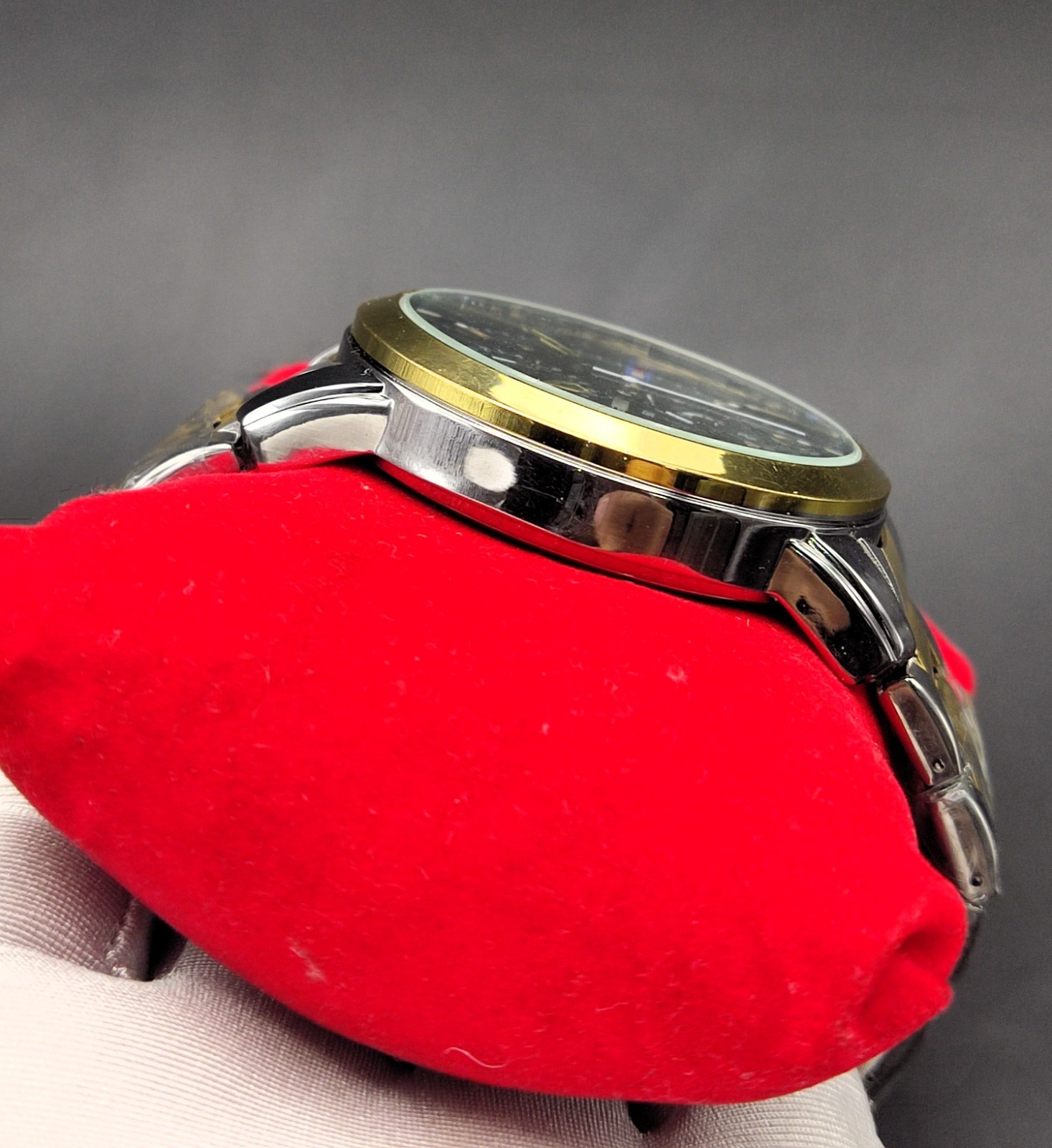 #Refurbished Amazing Tommy Hilfiger Black Dial Date Indicator Men’s Wrist Watch