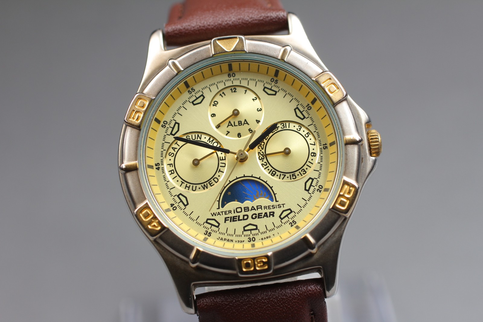Near Mint Seiko Alba V33F-6A80 Sun & Moon Gold Triple Calendar Qz Men’s Watch