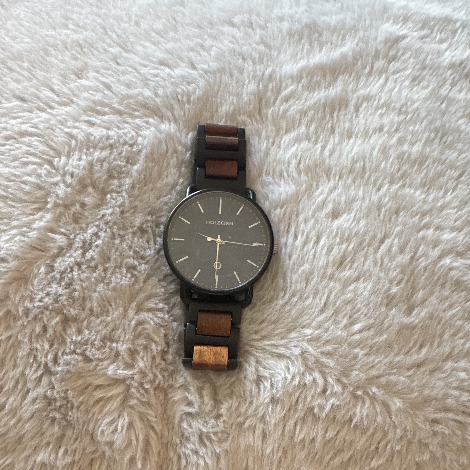 Holzkern Quartz Analog Watch Black Dial/Case Round Wood-Metal Bracelet Deployant