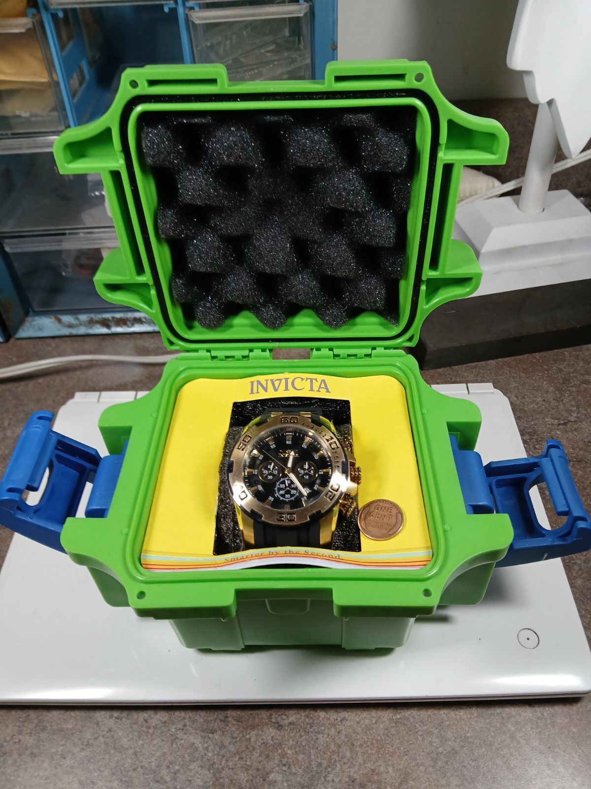 New Invicta 22340 Pro Diver Men’s Quartz Chronograph Watch with Dive Case