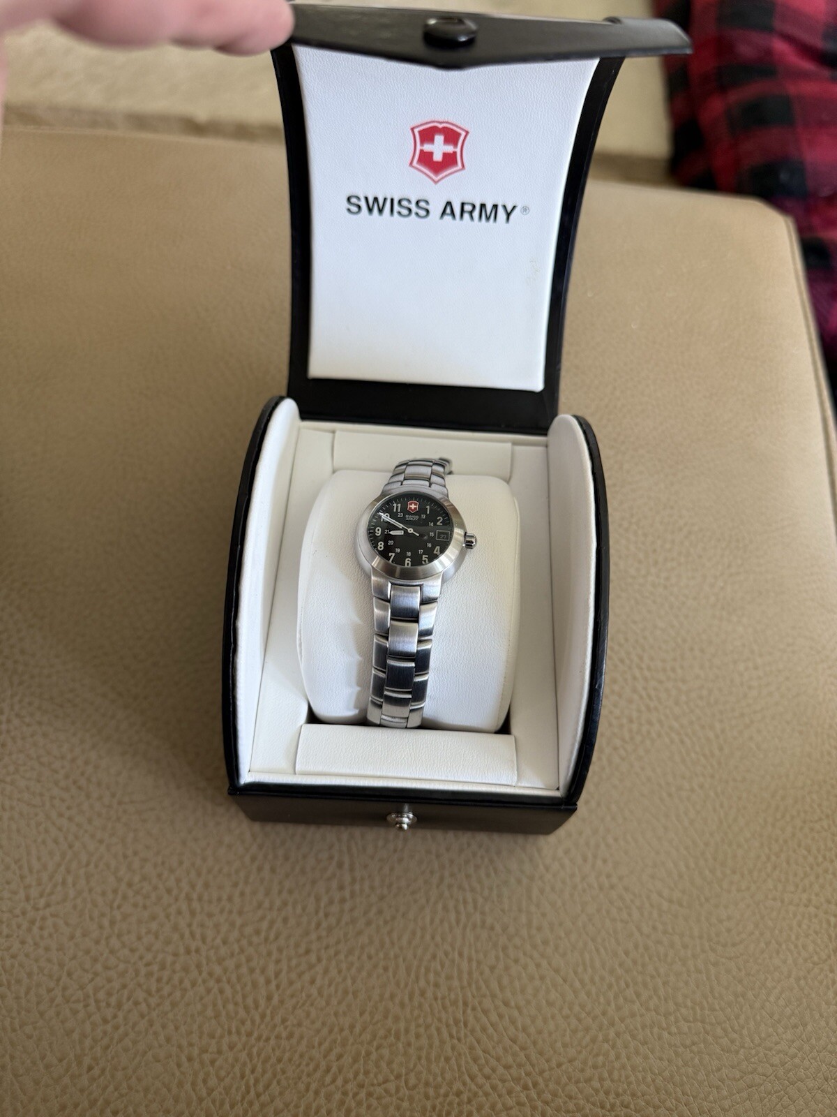 Victorinox Original Swiss Army Wrist Watch Maverick SM 24522 Black Dial NIB