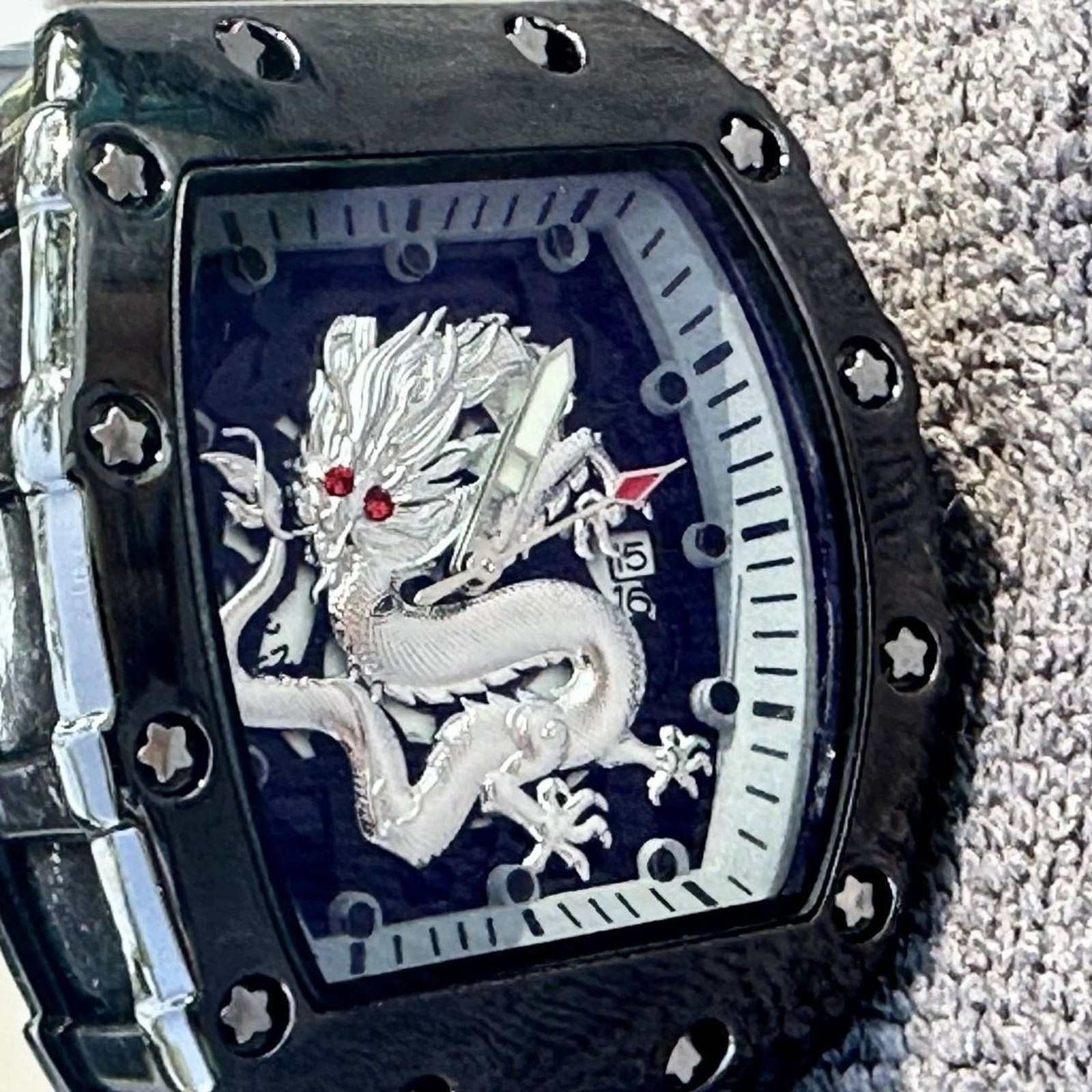 Eye-Catching Dragon Design Men’s Watch – Gray Band & Black Case – NEW IN BOX