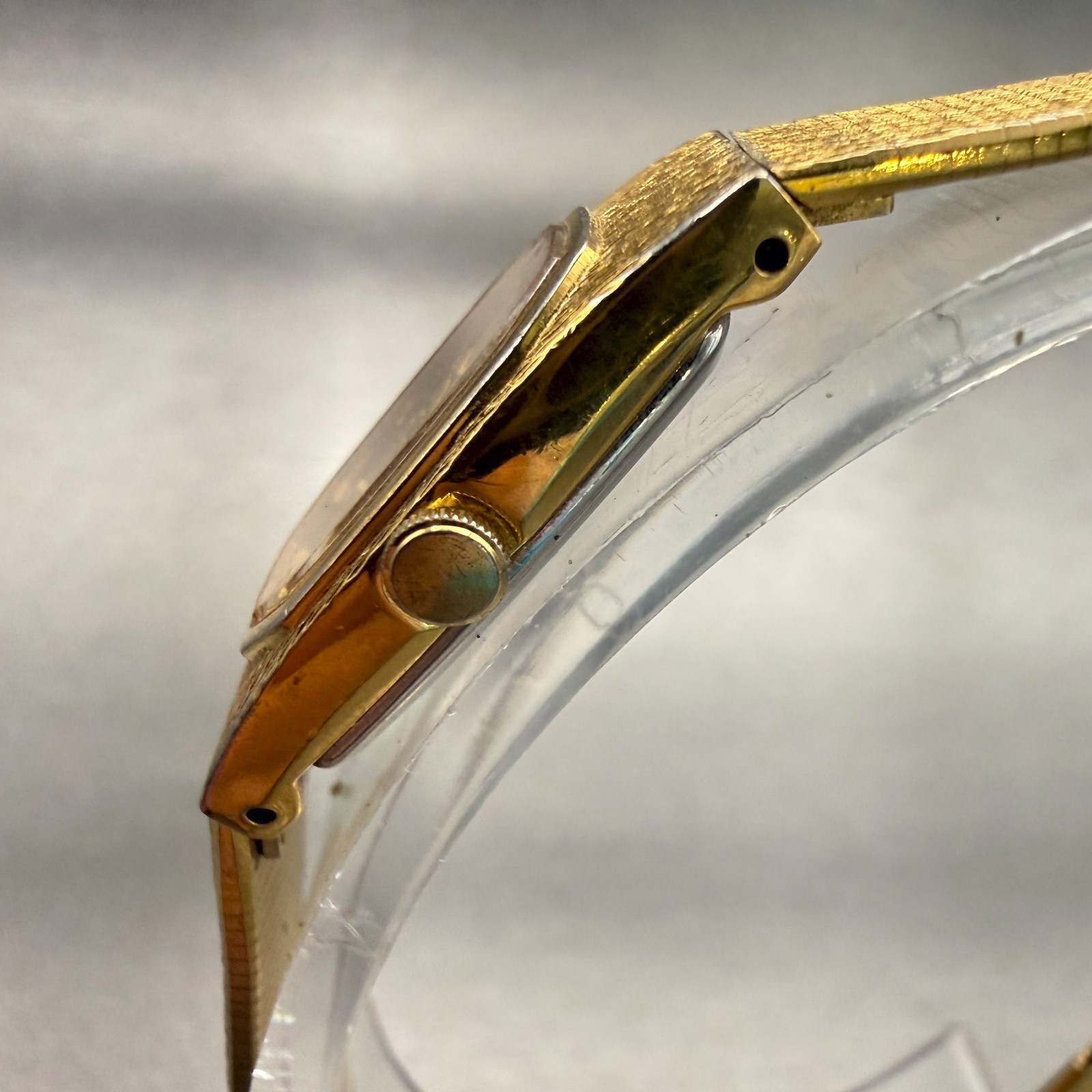 Seiko Watch Women 13mm Gold Dial Gold Tone Oval 2E20-6469 New Battery Vintage