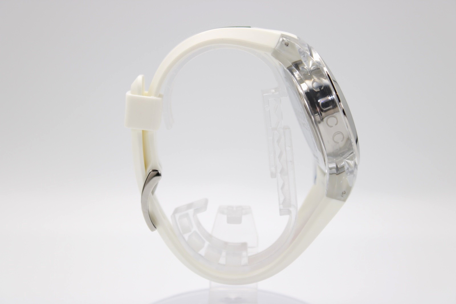 GUCCI SYNC XXL 46 MM White Rubber Strap Unisex Watch YA137102