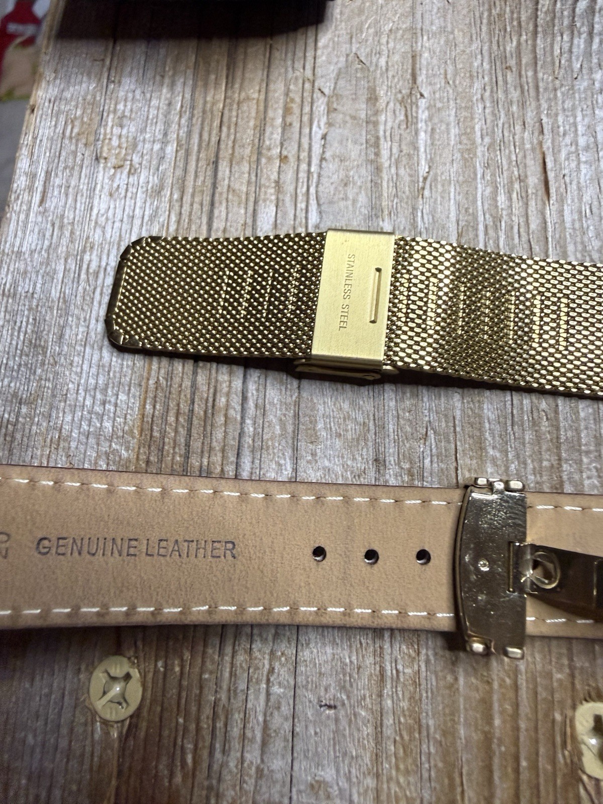 About Vintage (AV88) Gold Tone 1971 Swiss Auto Wristbands 40mm Beautiful.