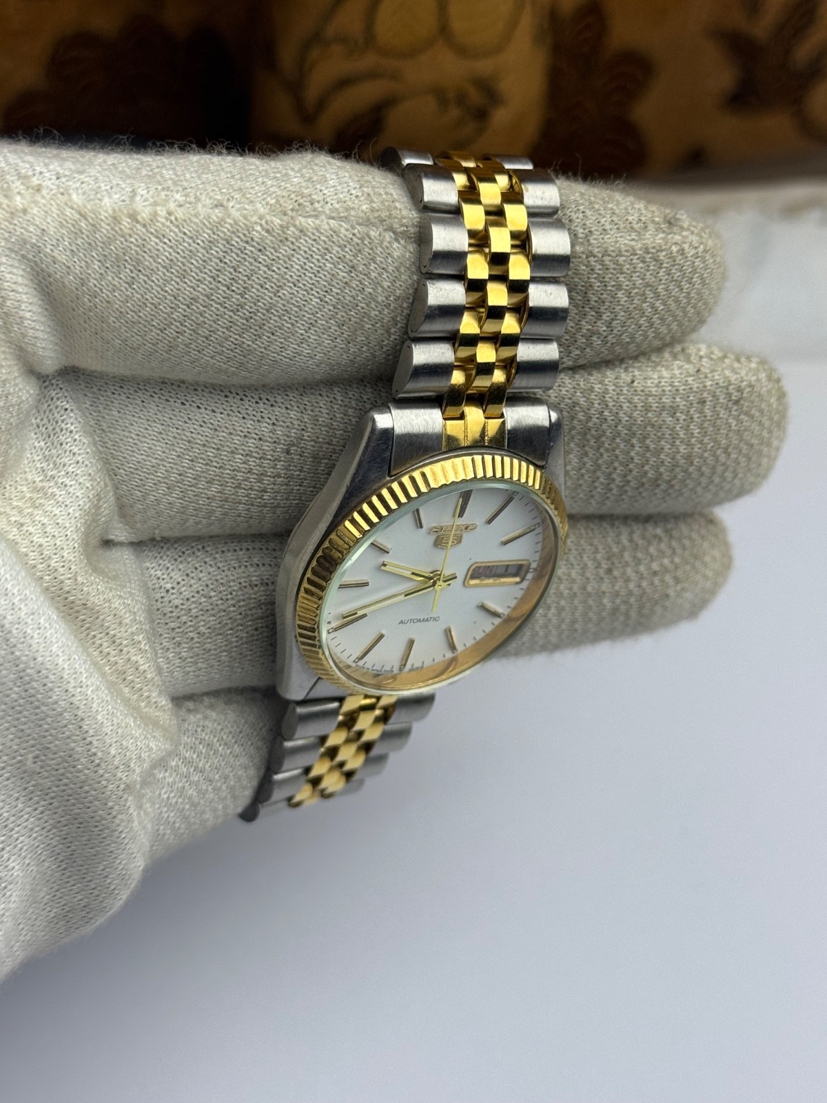 Vintage Seiko 5 7009 Automatic White Dial Fluted Bezel Two Tone Jubilee Men’s