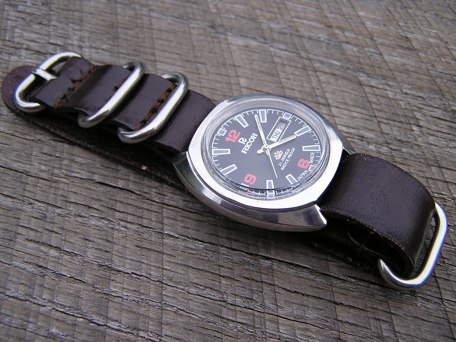 RICOH R31 AUTOMATIC VINTAGE JAPAN MEN’S BLACK COLOR DIAL WATCH
