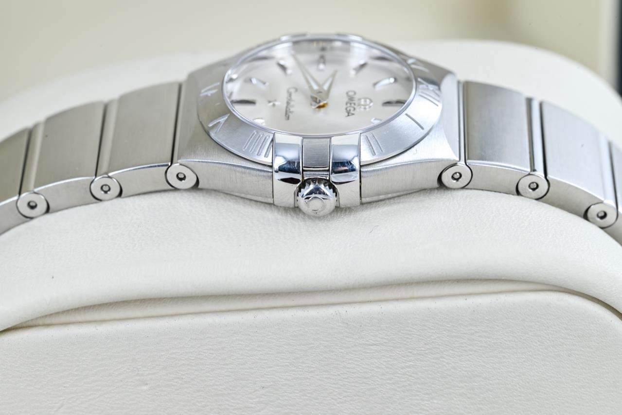 Ladies Omega Constellation Watch 123.10.24.60.02.001 – 24mm Silver Dial 2010