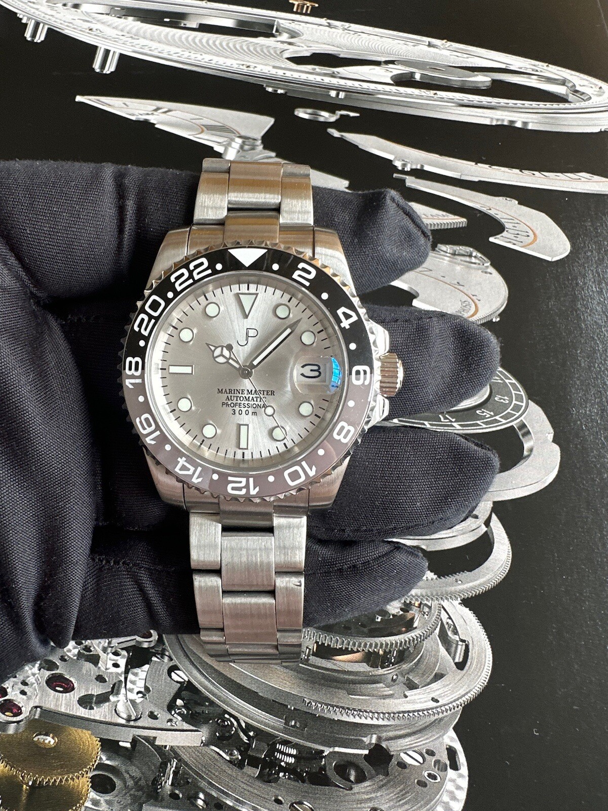 seiko nh35 JP custom 40m automatic White/silver Opaline Dial Black & Grey Bezel