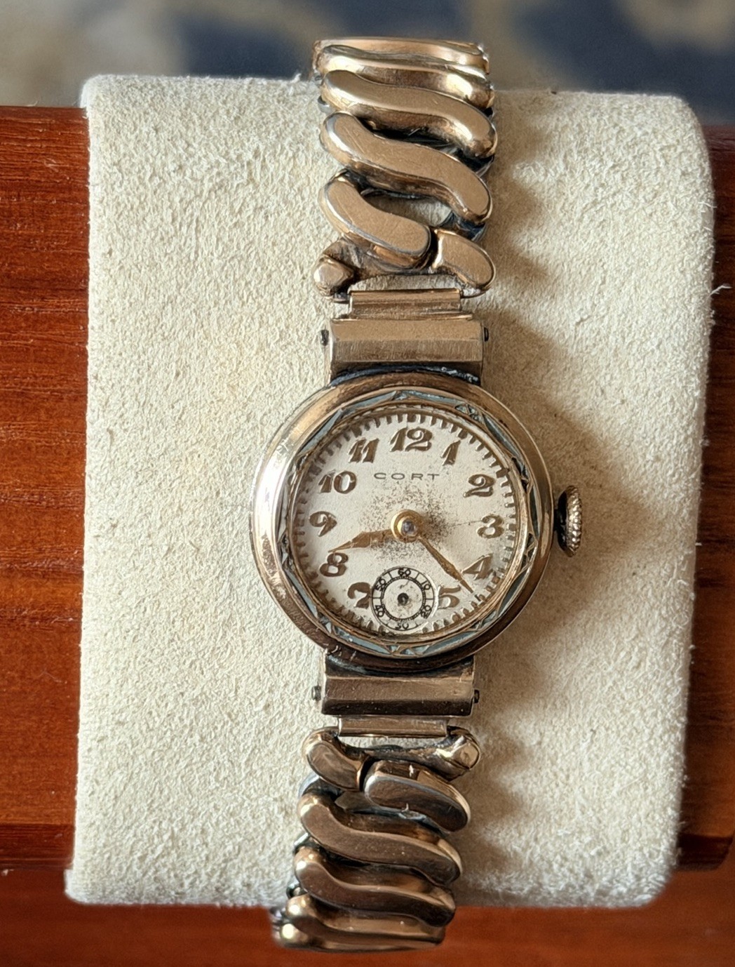 VTG CORT WATCH CO. Gold Filled Art Deco Style Sweetheart Bracelet WRIST WATCH