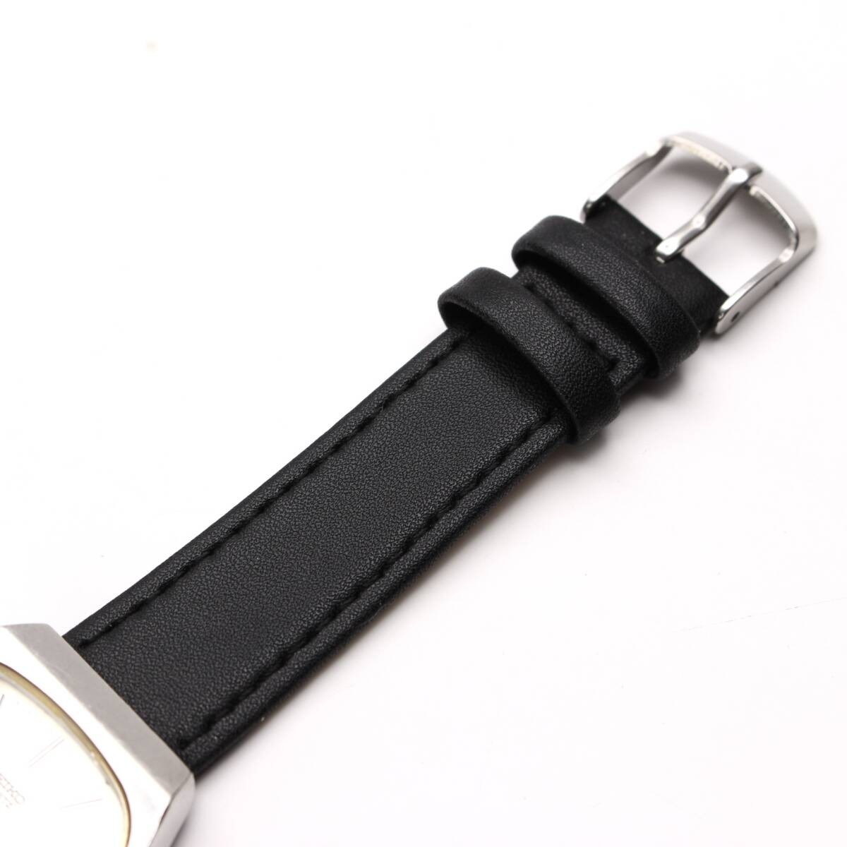Rare SEIKO quartz men’s wristwatch 70s vintage early quartz cushion case made in